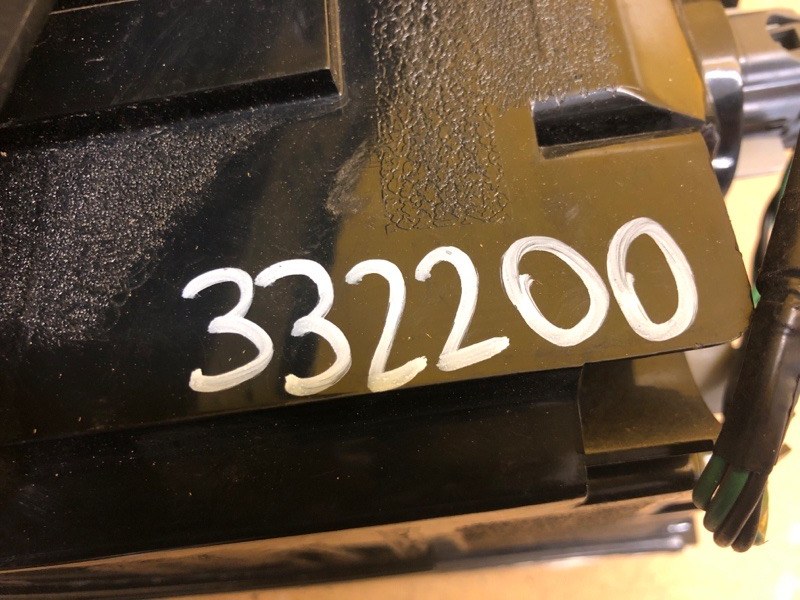 Фонарь наружный левый OUTLANDER XL 05-13