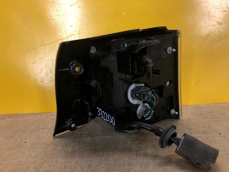 Фонарь наружный левый OUTLANDER XL 05-13