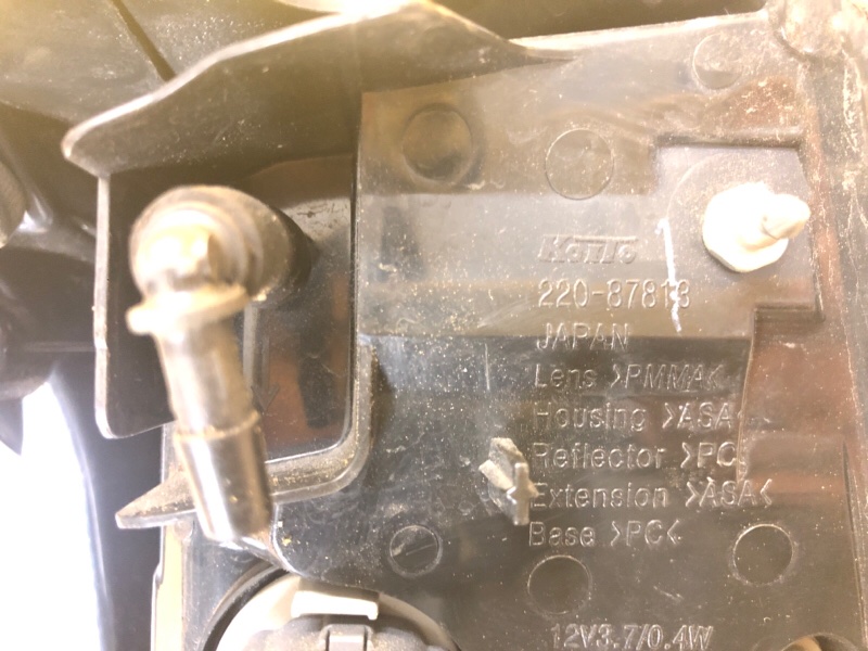 Фонарь наружный левый OUTLANDER XL 05-13