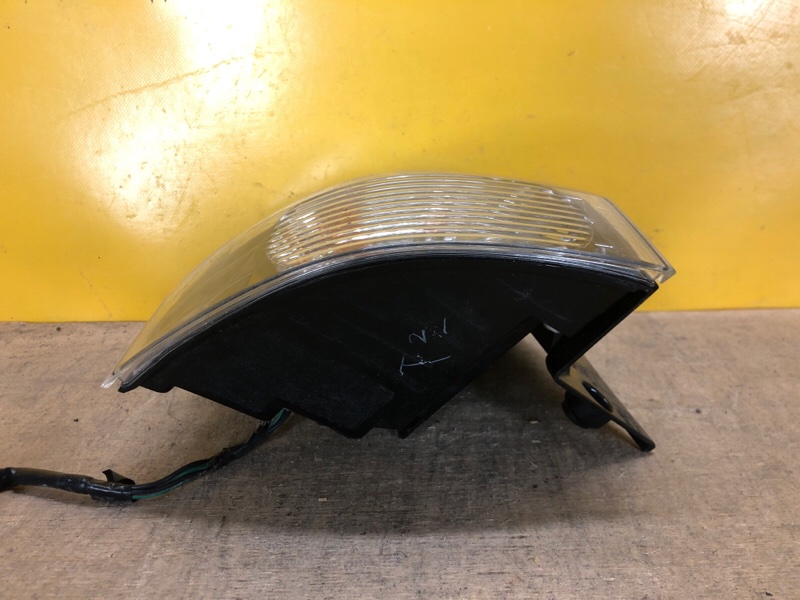 Фонарь наружный левый OUTLANDER XL 05-13