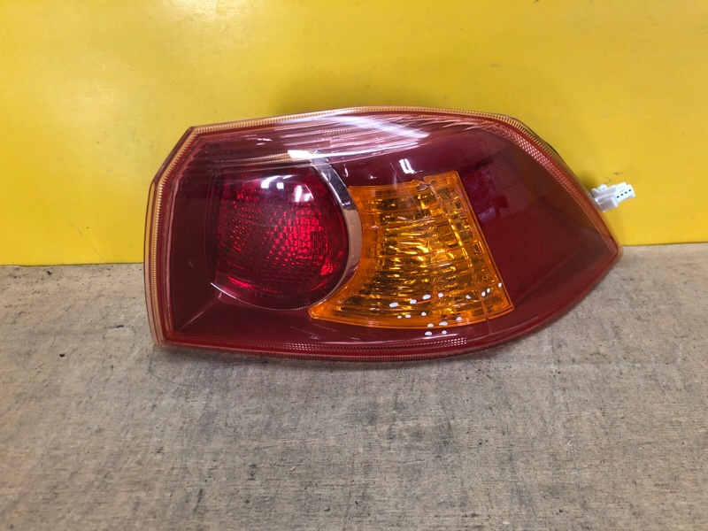 Фонарь наружный правый MITSUBISHI LANCER X 10 07-15 8330A108 Б/У