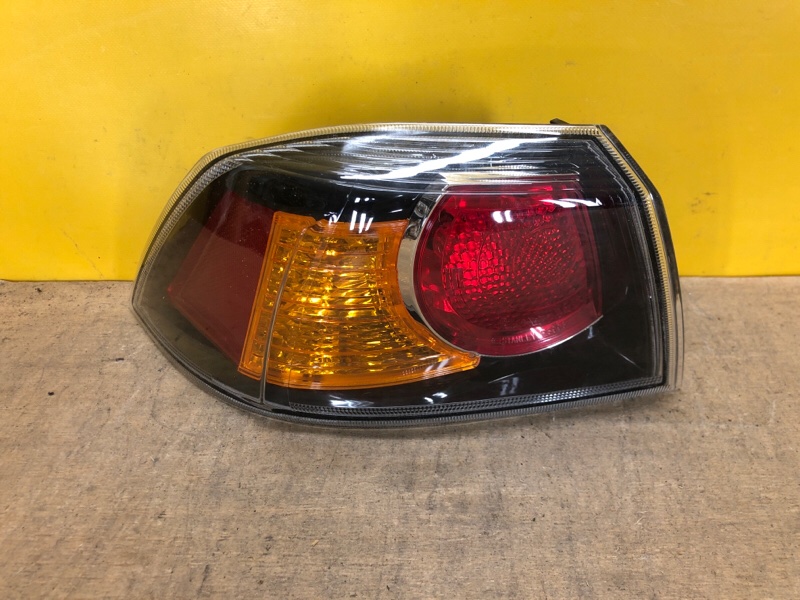 Фонарь наружный левый MITSUBISHI LANCER X 10 15-17 8330A621 Б/У