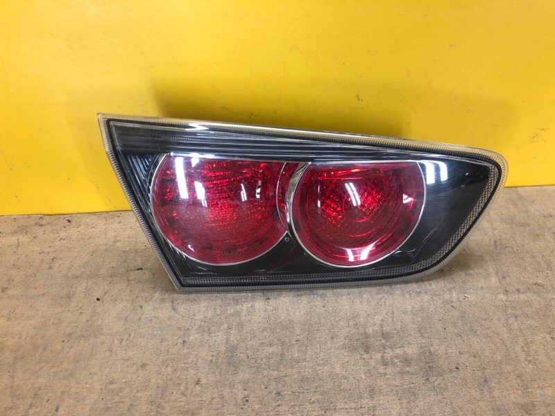 Запчасть фонарь внутренний левый MITSUBISHI LANCER X 10 15-17 8337A083 Б/У Фонарь внутренний левый MITSUBISHI LANCER X 10 15-17 8337A083 Б/У