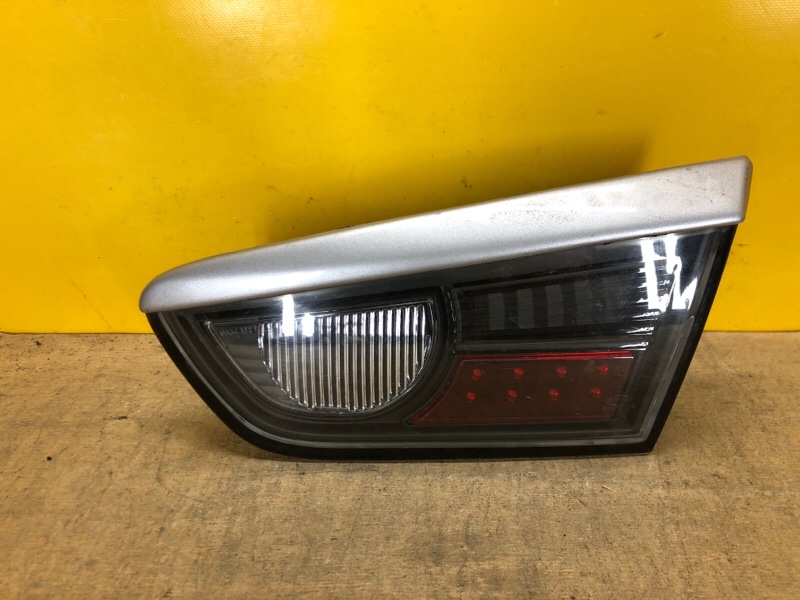 Запчасть фонарь внутренний правый MITSUBISHI LANCER X 10 15-17 8330A626 Б/У Фонарь внутренний правый MITSUBISHI LANCER X 10 15-17 8330A626 Б/У