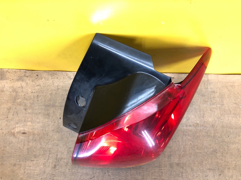 Фонарь наружный правый ASX / OUTLANDER SPORT 10-21 Фонарь наружный правый ASX / OUTLANDER SPORT 10-21