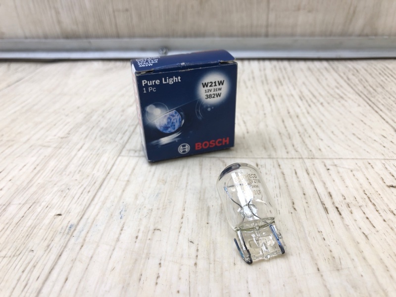 Лампочка LEXUS ES300 96-01 90981-13050 новая