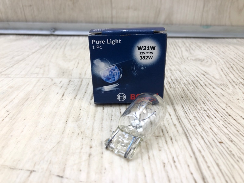 Лампочка LEXUS ES300 96-01 90981-13050 новая