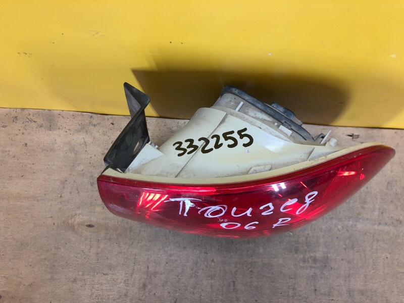 Фонарь наружный правый TOUAREG 02-10