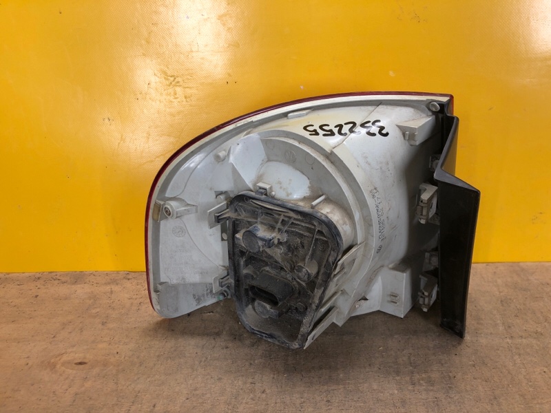 Фонарь наружный правый TOUAREG 02-10