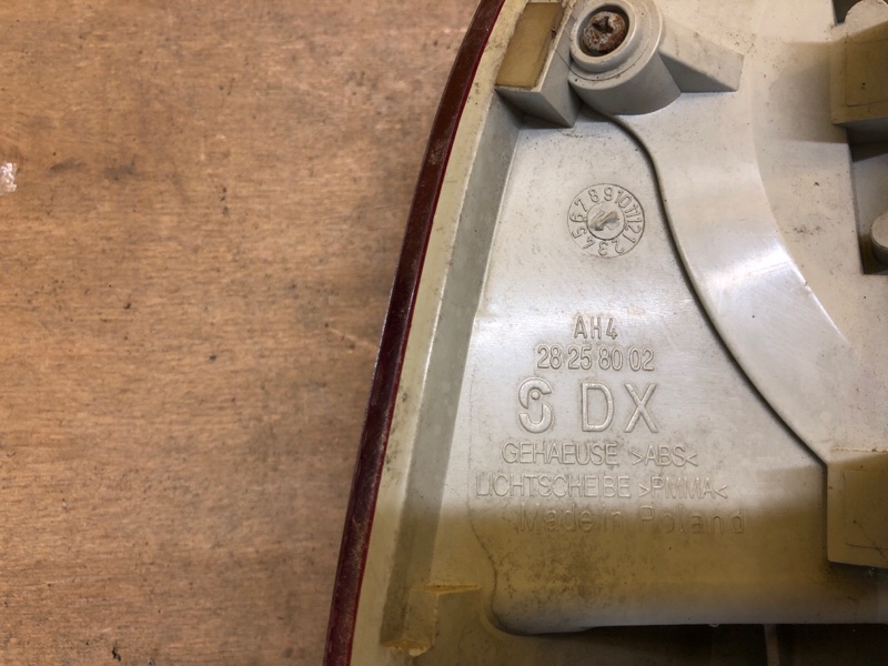 Фонарь наружный правый TOUAREG 02-10