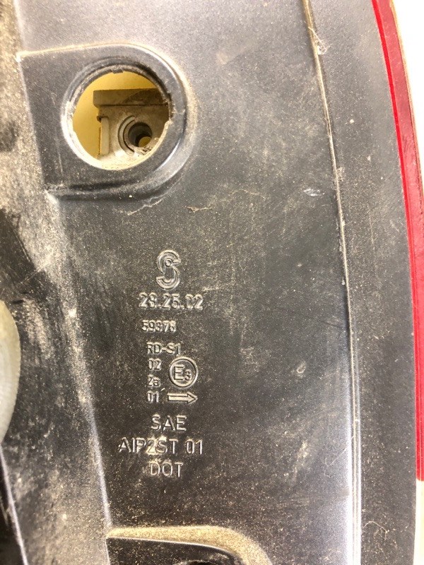 Фонарь наружный правый TOUAREG 02-10