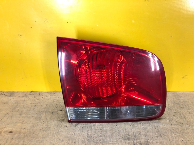 Фонарь внутренний левый VOLKSWAGEN TOUAREG 02-10 7L6945093AA Б/У