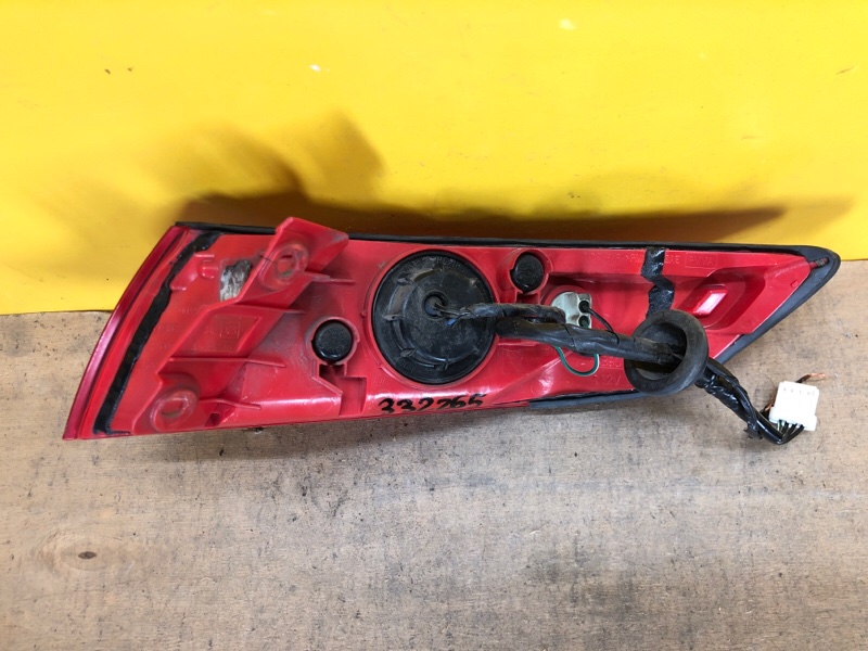 Фонарь наружный левый FX S50 03-08