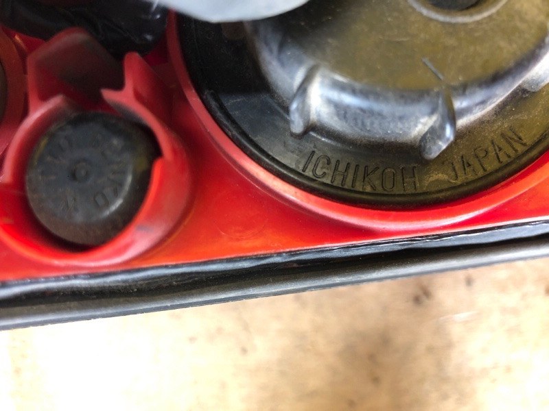 Фонарь наружный левый FX S50 03-08