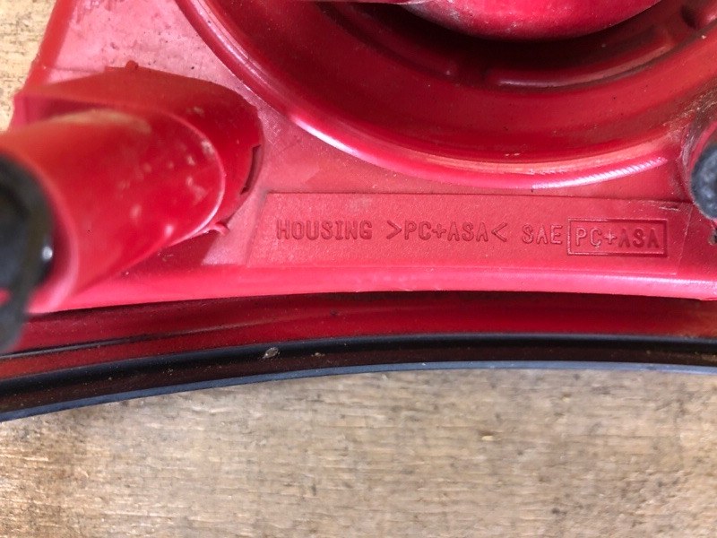 Фонарь внутренний правый FX S50 03-08