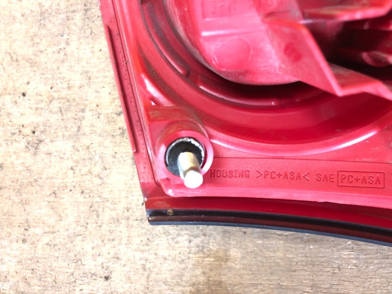 Фонарь внутренний левый FX S50 03-08