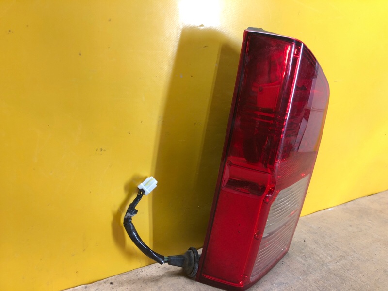 Фонарь наружный левый NISSAN PATHFINDER R51 04-14 Фонарь наружный левый NISSAN PATHFINDER R51 04-14