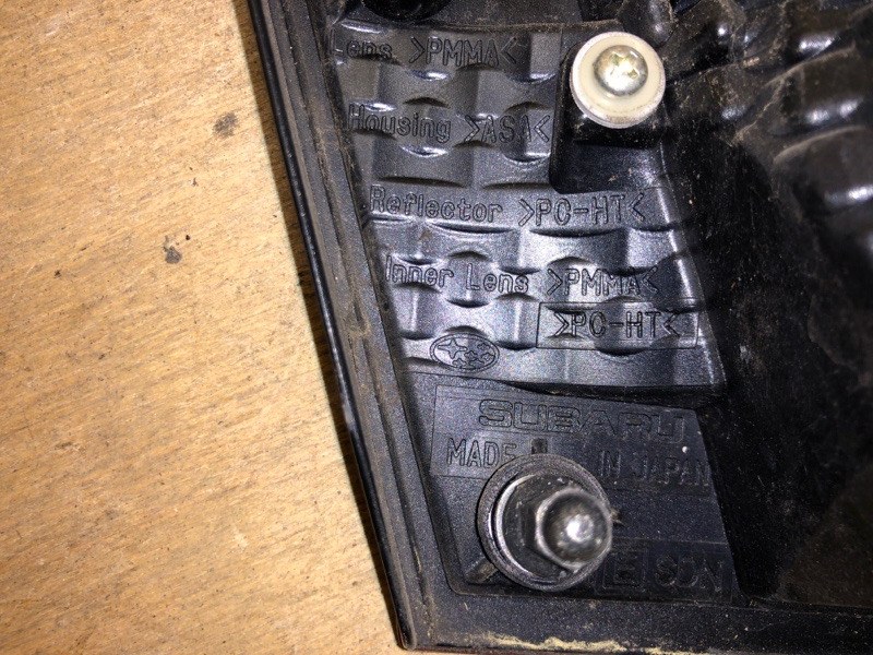 Фонарь внутренний правый LEGACY 09-15 BM Фонарь внутренний правый LEGACY 09-15 BM