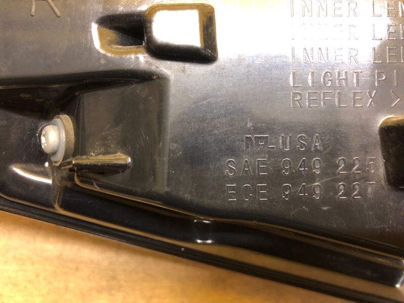 Фонарь наружный правый QX60/JX35 12-20 Фонарь наружный правый QX60/JX35 12-20