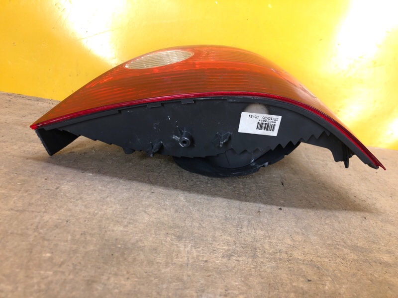 Фонарь наружный правый CIVIC ES 00-05