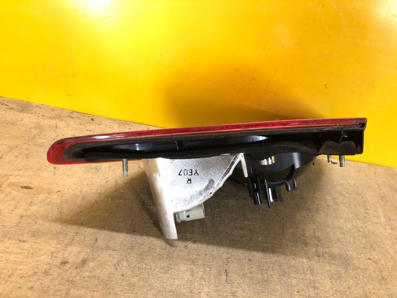 Фонарь внутренний правый CIVIC 4D 06-11