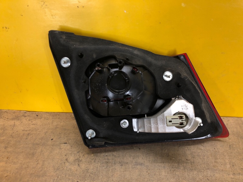 Фонарь внутренний правый CIVIC 4D 06-11