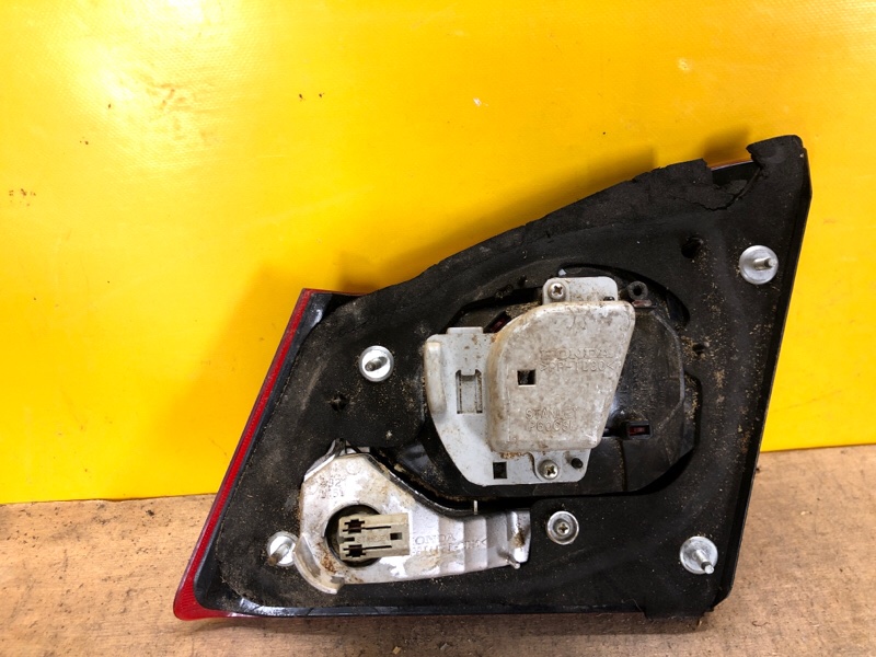 Фонарь внутренний левый CIVIC 4D 06-11