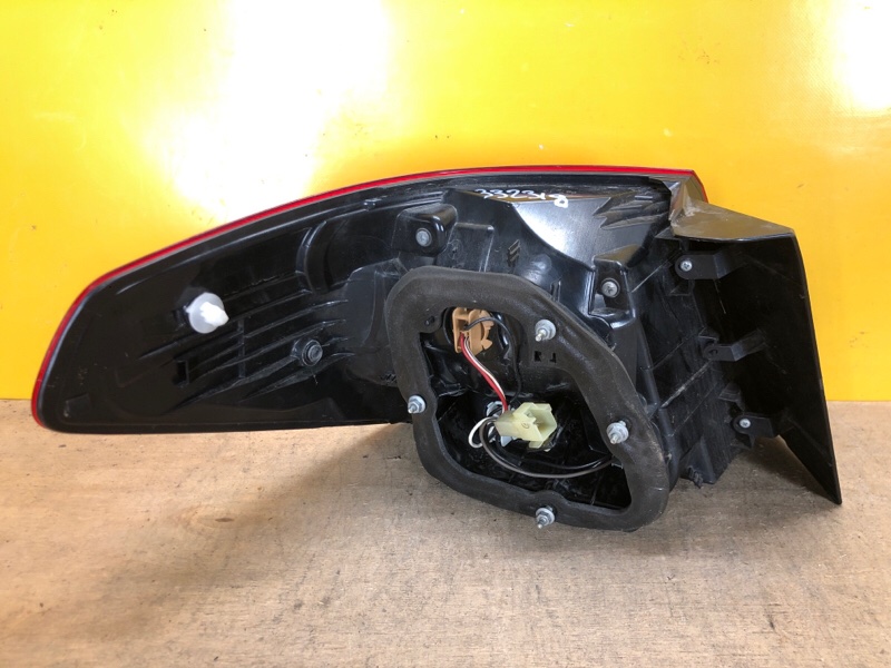 Фонарь наружный правый LEGACY 09-15 BM