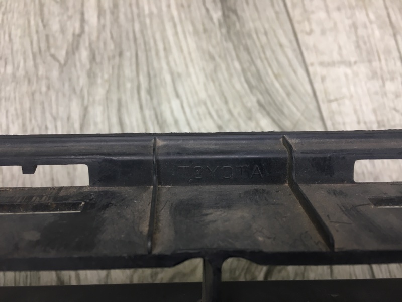 Решетка переднего бампера CAMRY 40 06-11