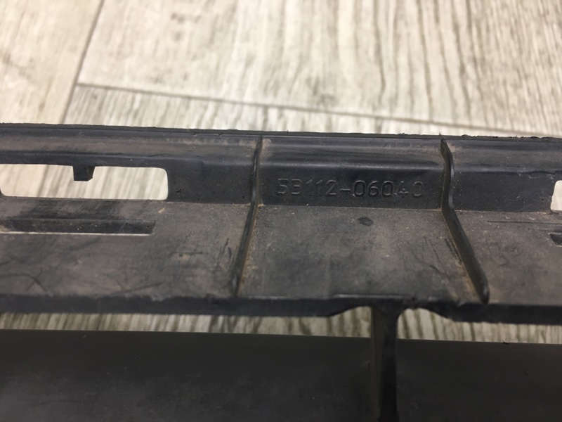 Решетка переднего бампера CAMRY 40 06-11