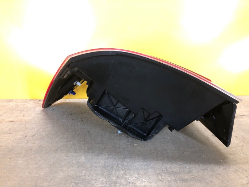 Фонарь наружный левый LEGACY 09-15 BM