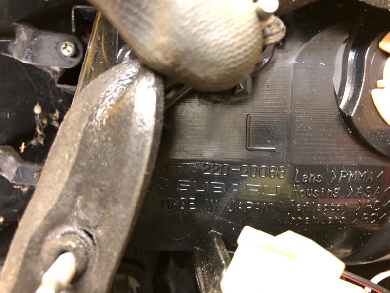 Фонарь наружный левый LEGACY 09-15 BM