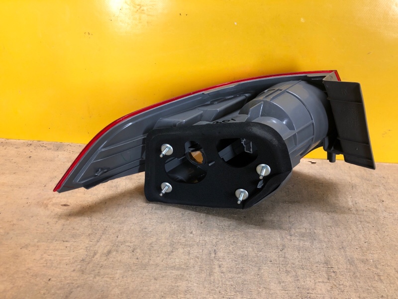 Фонарь наружный правый ACCORD CU8 / TSX 08-14