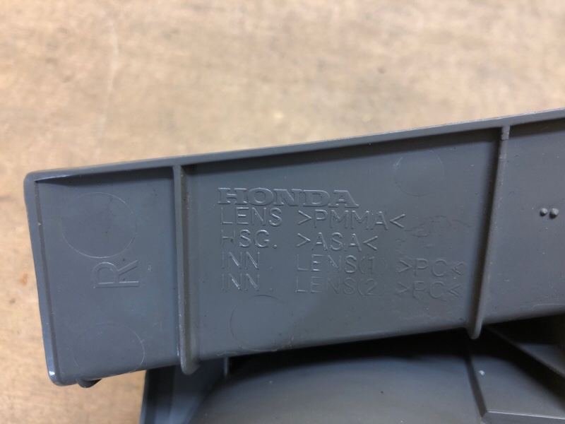 Фонарь наружный правый ACCORD CU8 / TSX 08-14