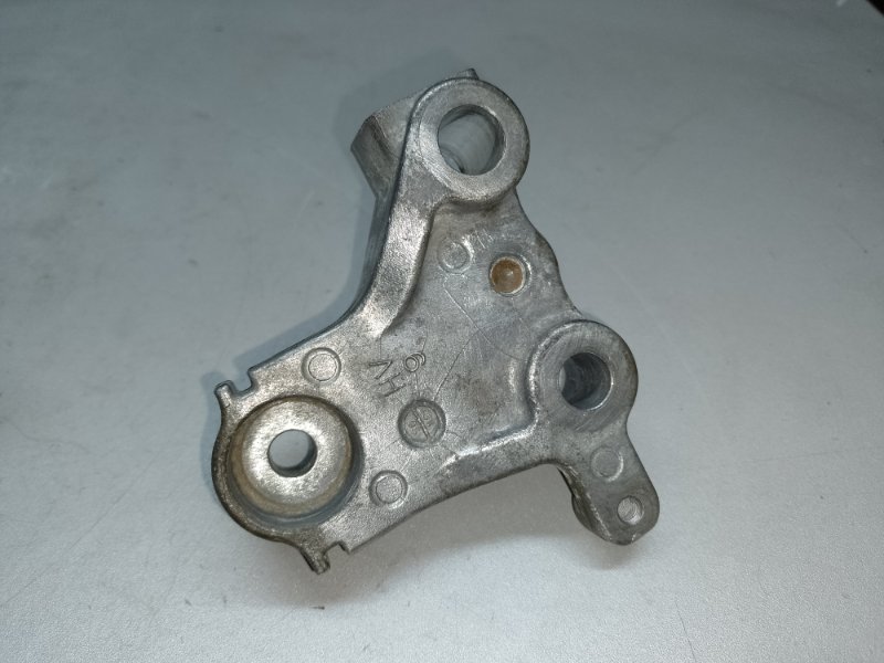 Кронштейн двигателя правый CT200 11-17 2013 1.8 2ZRFXE