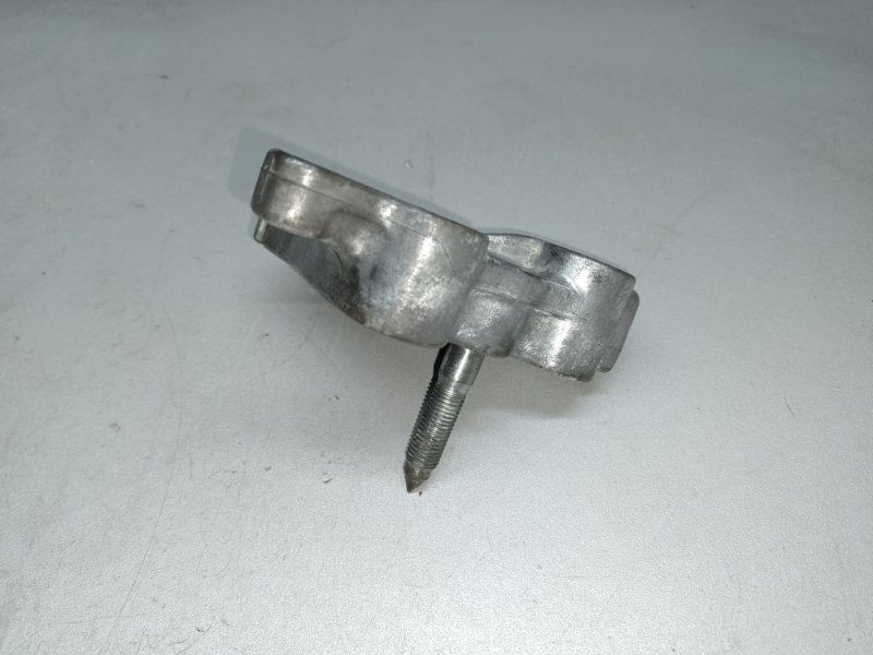 Кронштейн двигателя правый LEXUS CT200 11-17 1.8 2ZRFXE