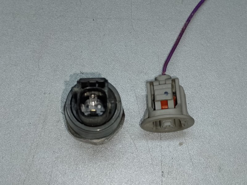 Датчик давления масла ДВС LEXUS CT200 11-17 1.8 2ZRFXE