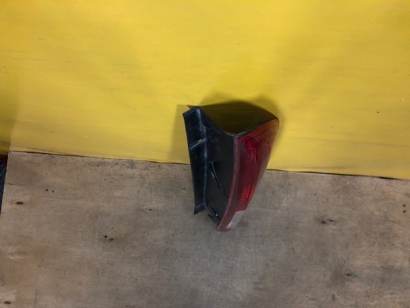 Фонарь наружный левый FOCUS 04-11