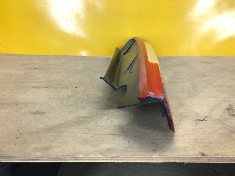 Фонарь наружный левый FOCUS 04-11