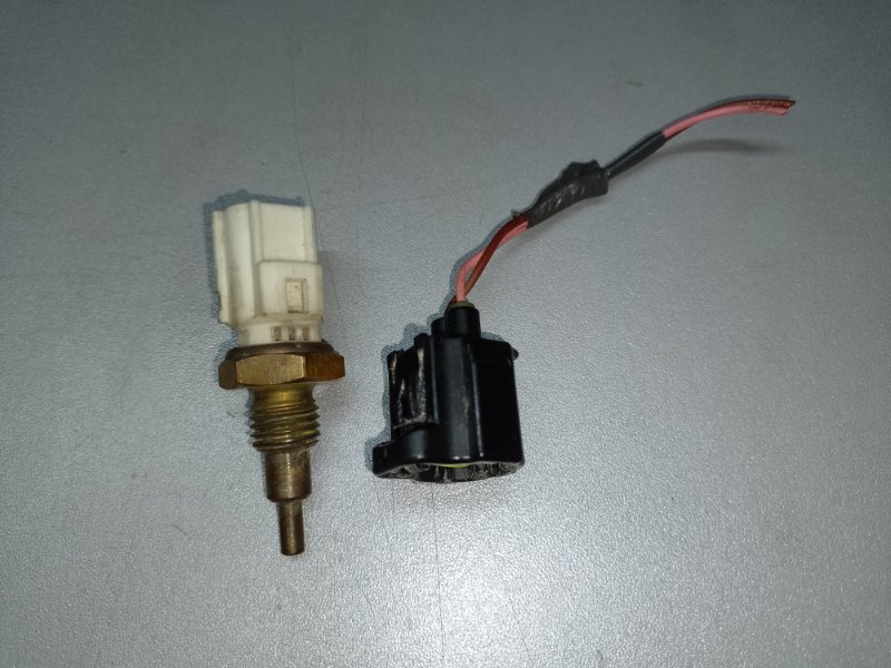 Датчик температуры охлаждающей жидкости LEXUS CT200 11-17 2013 1.8 2ZRFXE 89422-33030 Б/У