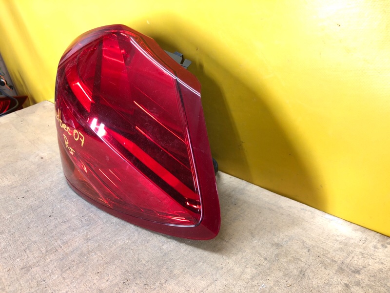 Фонарь наружный правый OUTBACK 03-09 BP