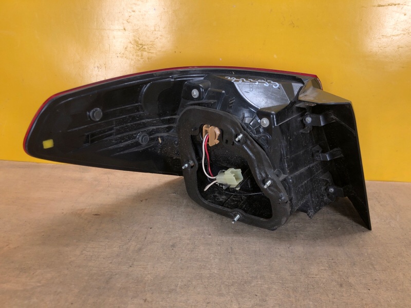 Фонарь наружный правый LEGACY 09-15 BM