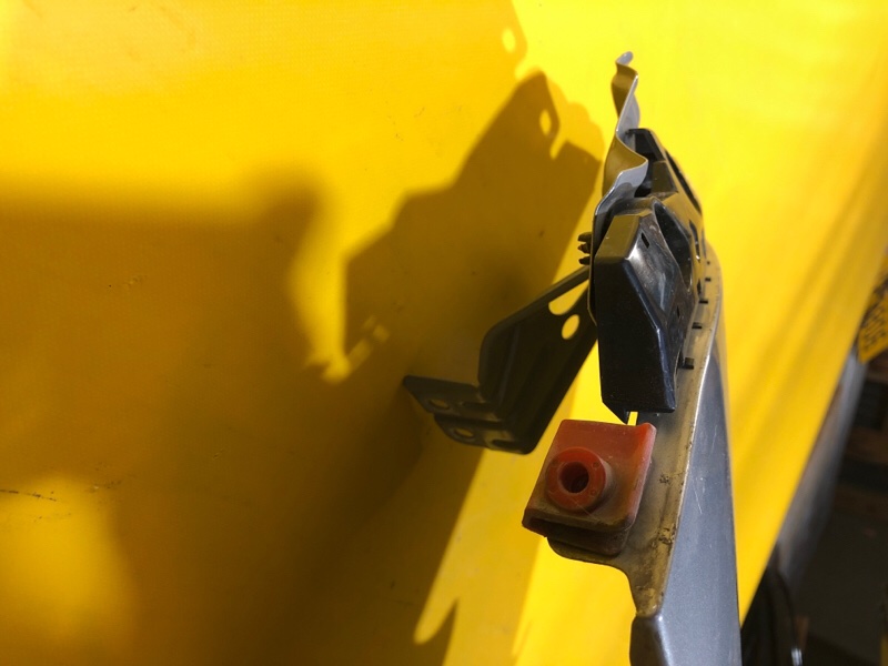 Кронштейн переднего бампера (на крыле) левый NISSAN LEAF 18-