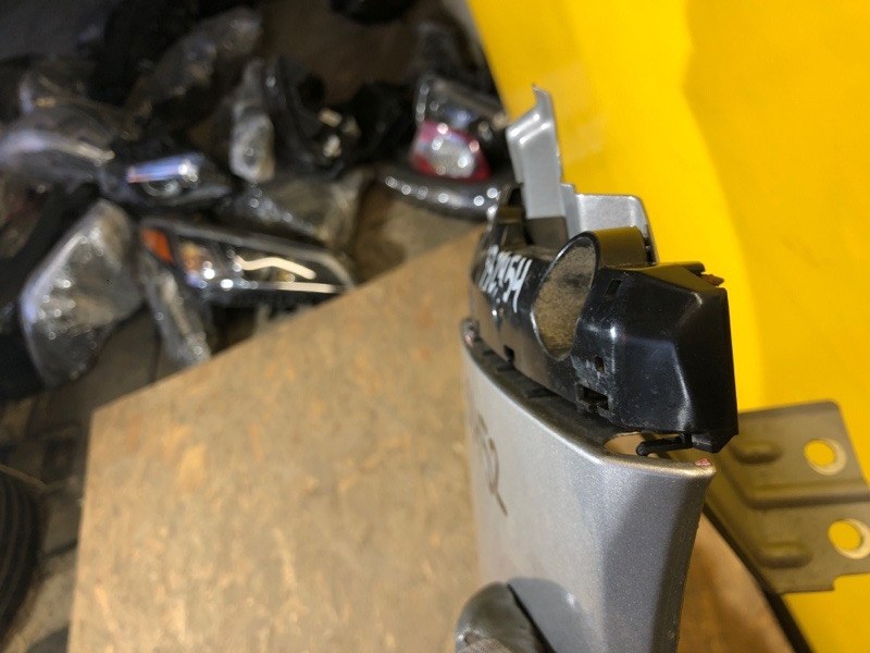 Кронштейн переднего бампера (на крыле) левый LEAF 18-