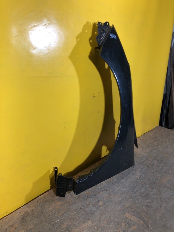 Крыло переднее левое LEAF 18-