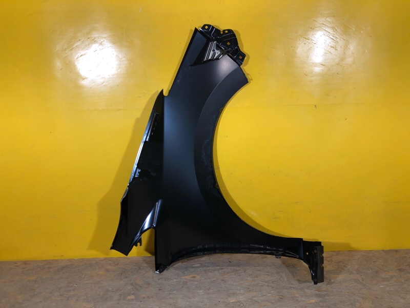 Крыло переднее левое LEAF 18-