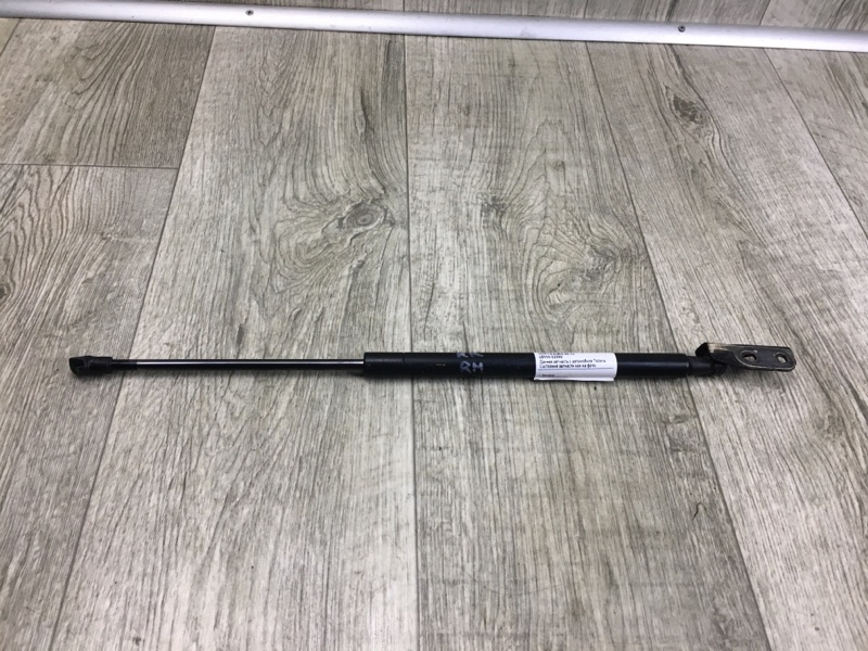 Запчасть амортизатор крышки багажника TOYOTA AURIS 06-12 68950-02090 Б/У Амортизатор крышки багажника TOYOTA AURIS 06-12 68950-02090 Б/У