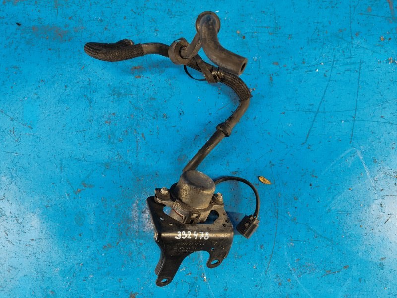 Запчасть вакуумный насос CHRYSLER 200 10-14 2013 3.6 ERB 4581486AA Б/У Вакуумный насос CHRYSLER 200 10-14 2013 3.6 ERB 4581486AA Б/У