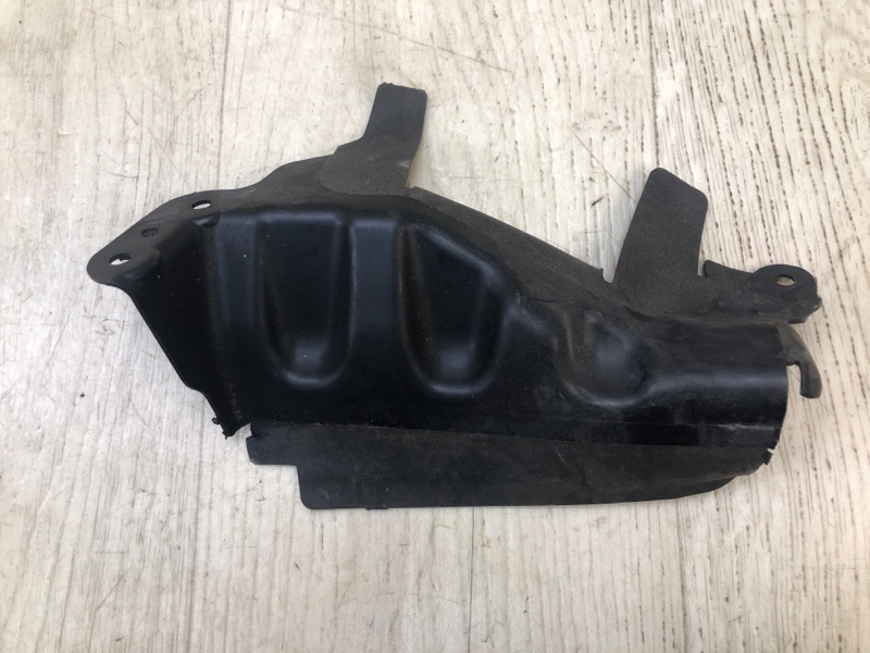 Дефлектор радиатора левый FORD ESCAPE 12-19