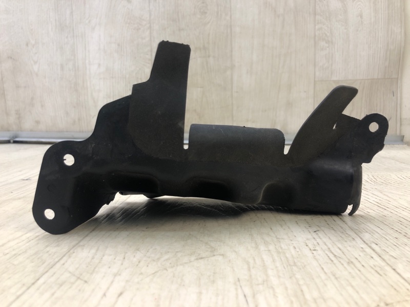 Дефлектор радиатора левый ESCAPE 12-19